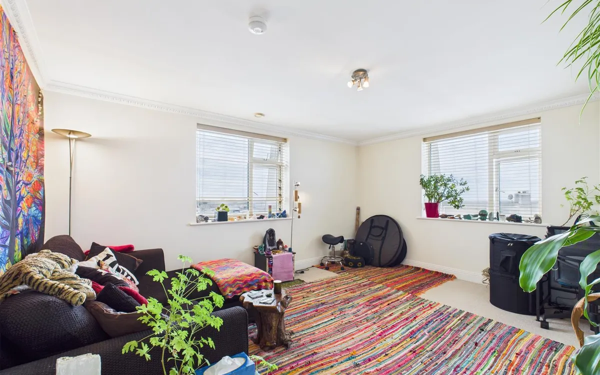 Westmount road st helier 34094443 cam05512 g0 pr0016 still007