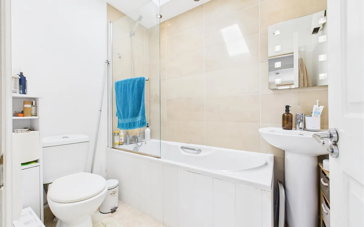 Westmount road st helier 34094443 cam05512 g0 pr0016 still009