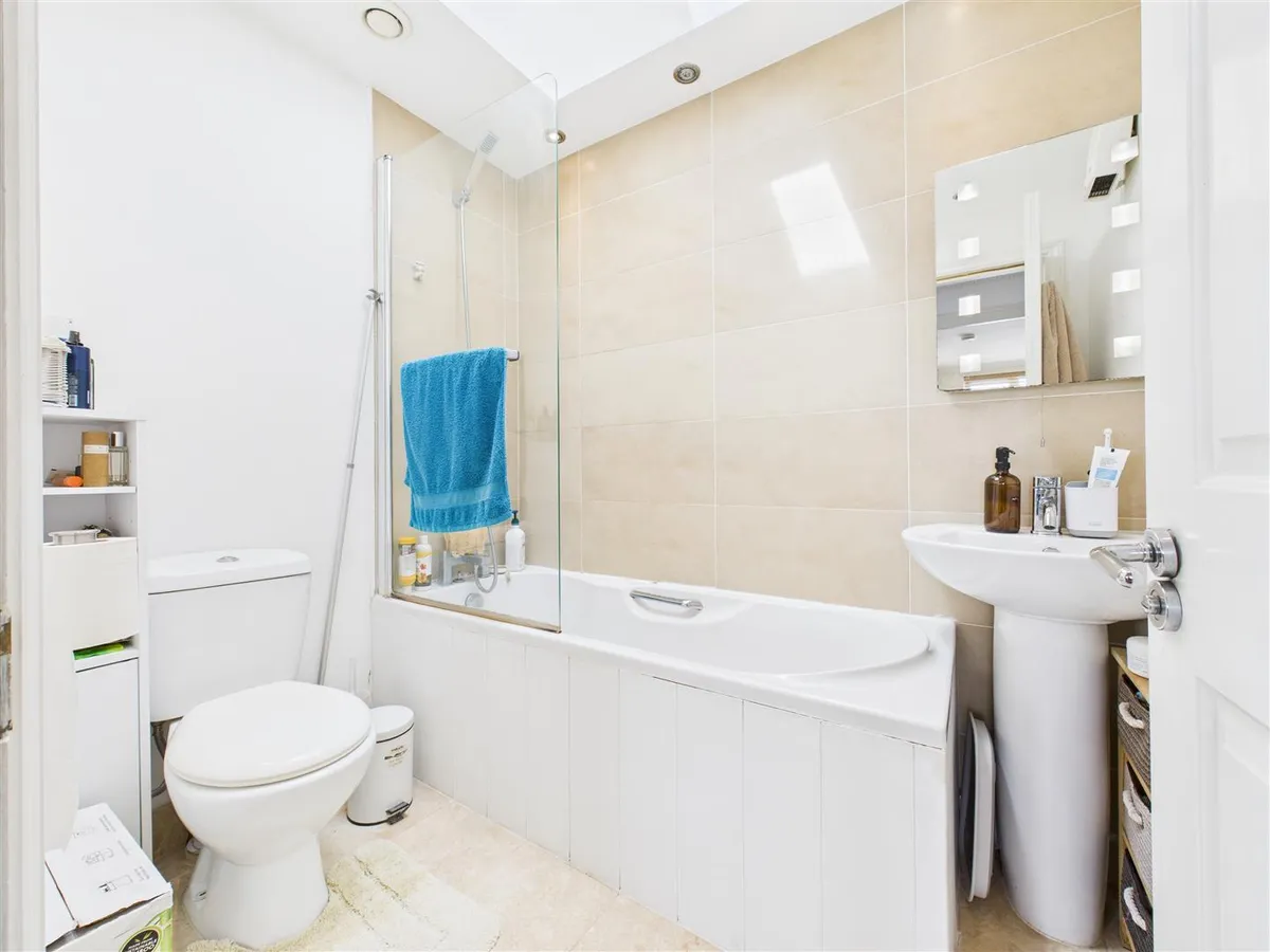 Westmount road st helier 34094443 cam05512 g0 pr0016 still009