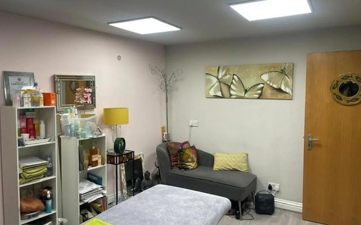 Charing cross st helier 34904709 salon room