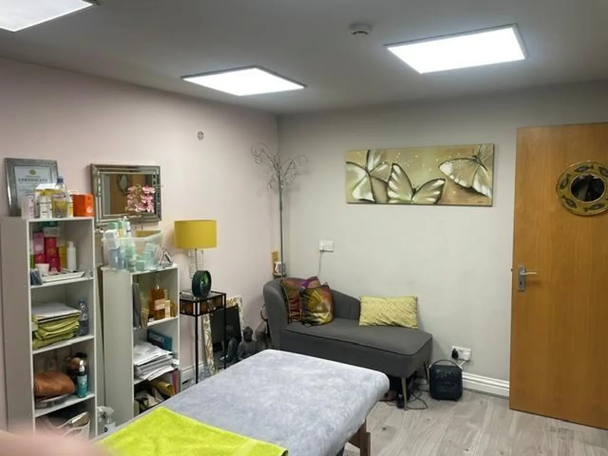 Charing cross st helier 34904709 salon room