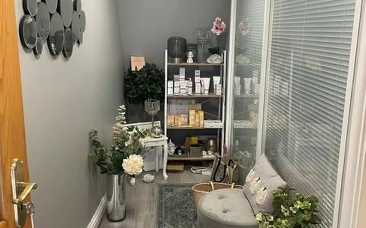 Charing cross st helier 34904709 salon 4