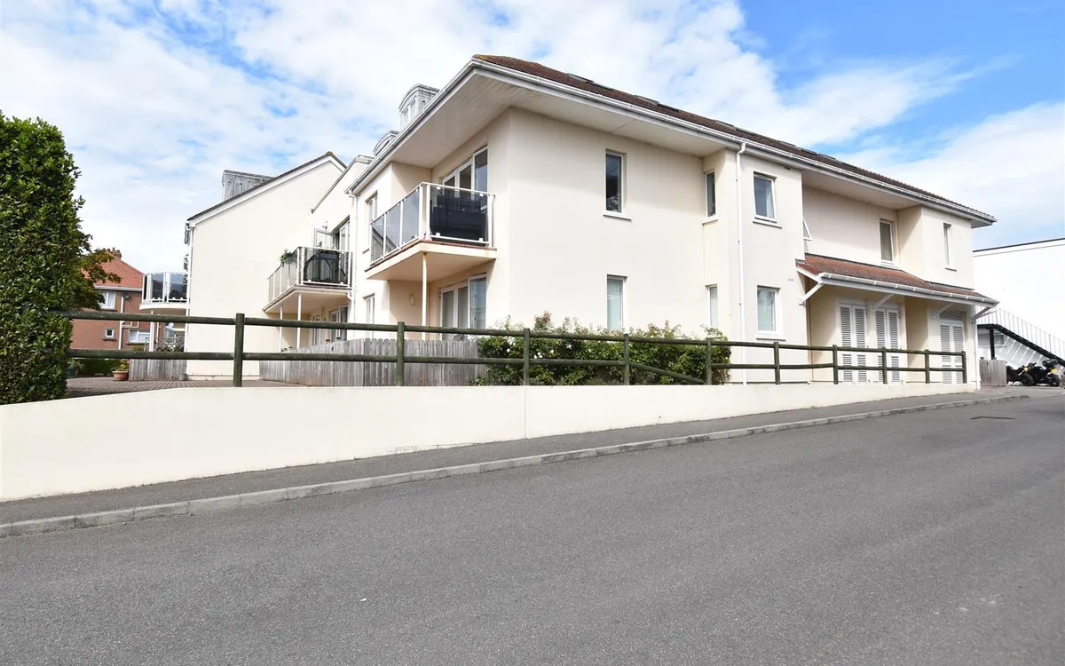 La pouquelaye st helier jersey 34906697 dsc 0152 1