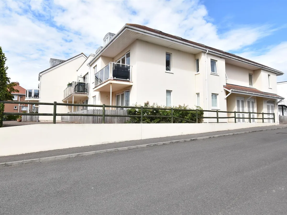 La pouquelaye st helier jersey 34906697 dsc 0152 1