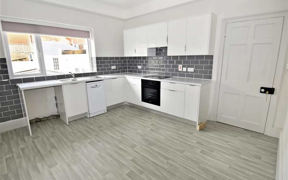 New street st helier 34592386 dsc 0560 e