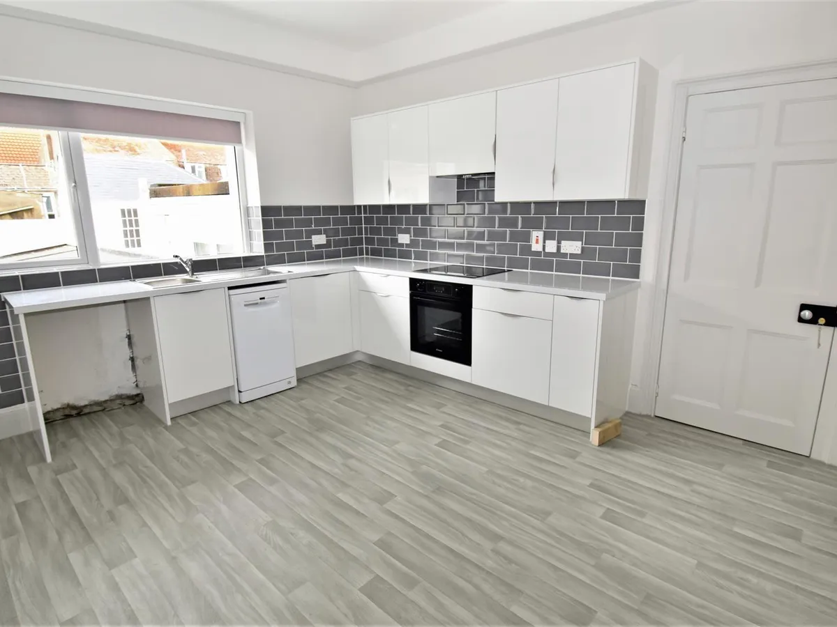 New street st helier 34592386 dsc 0560 e