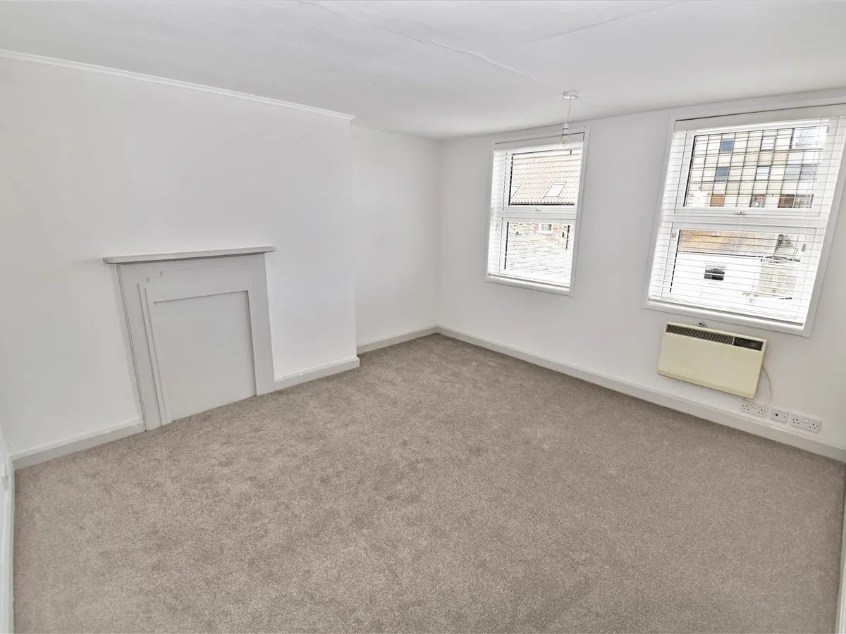 New street st helier 34592386 dsc 0540 e