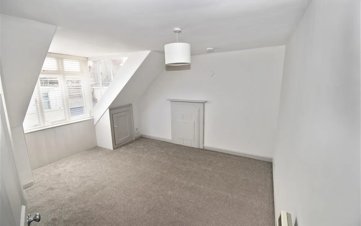 New street st helier 34592386 dsc 0533 e