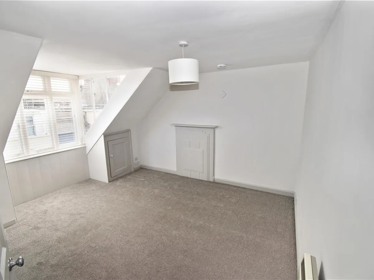 New street st helier 34592386 dsc 0533 e