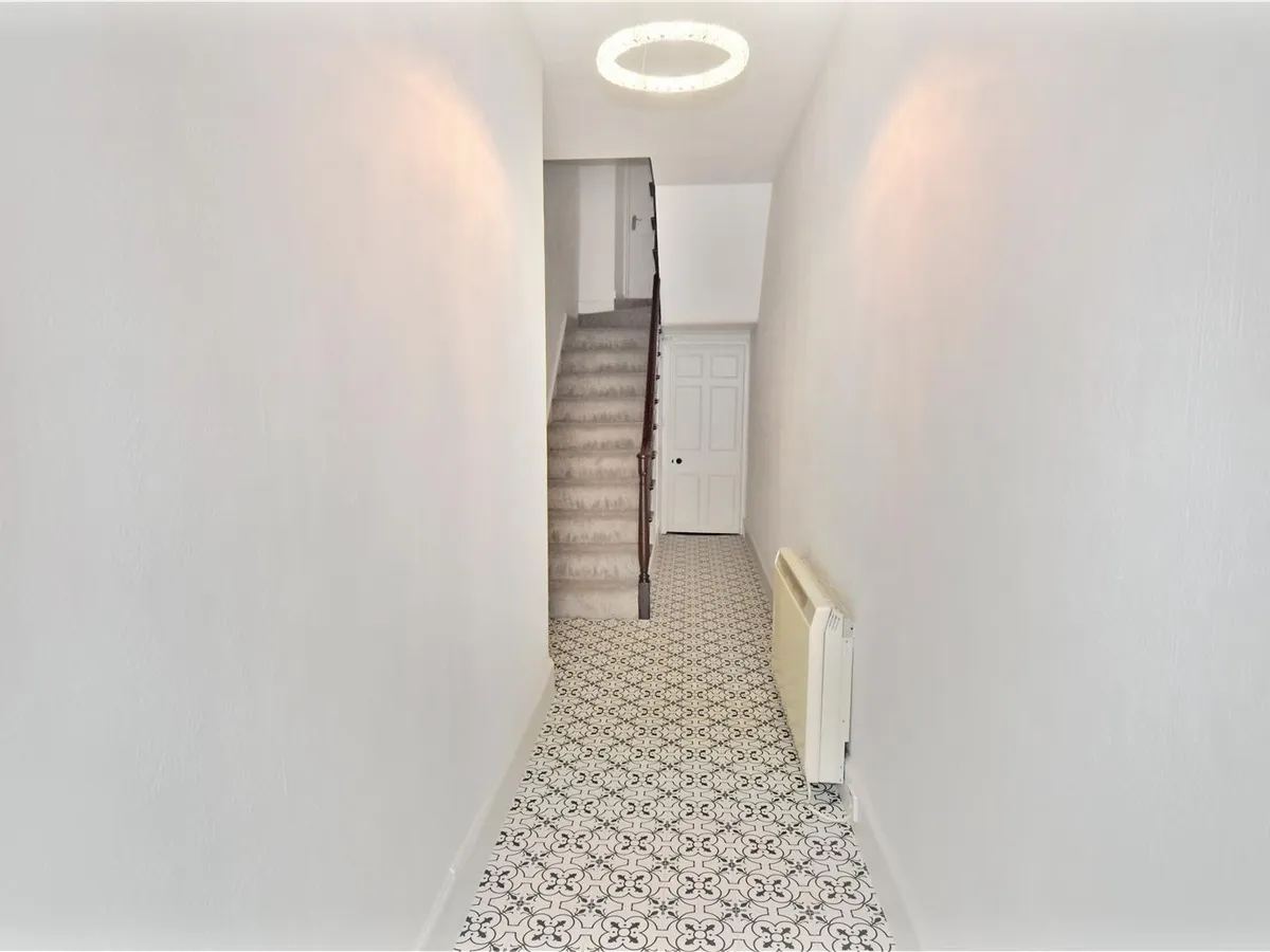 New street st helier 34592386 dsc 0562 e