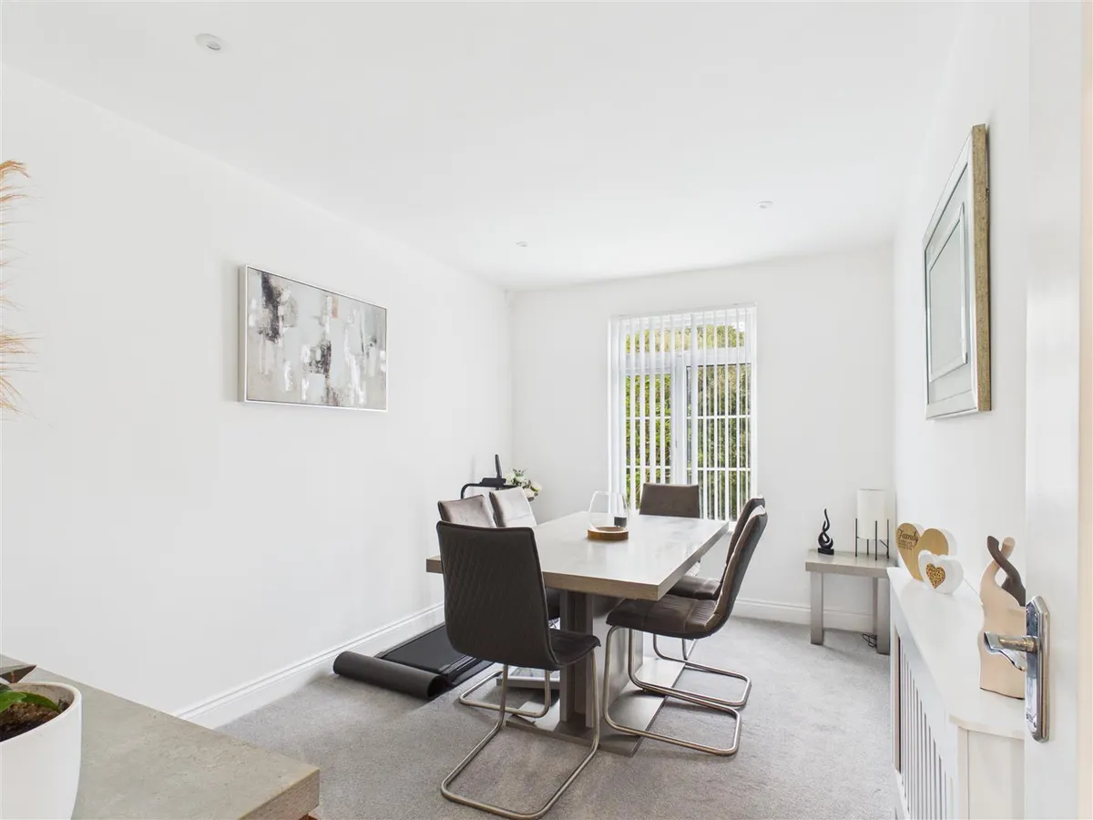 Palace drive st saviour 34599068 cam05512 g0 pr0046 still003