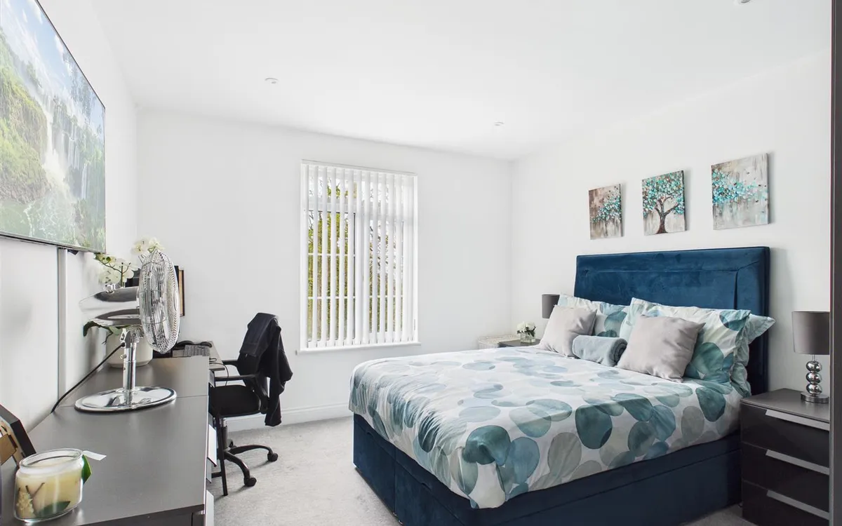 Palace drive st saviour 34599068 cam05512 g0 pr0046 still001