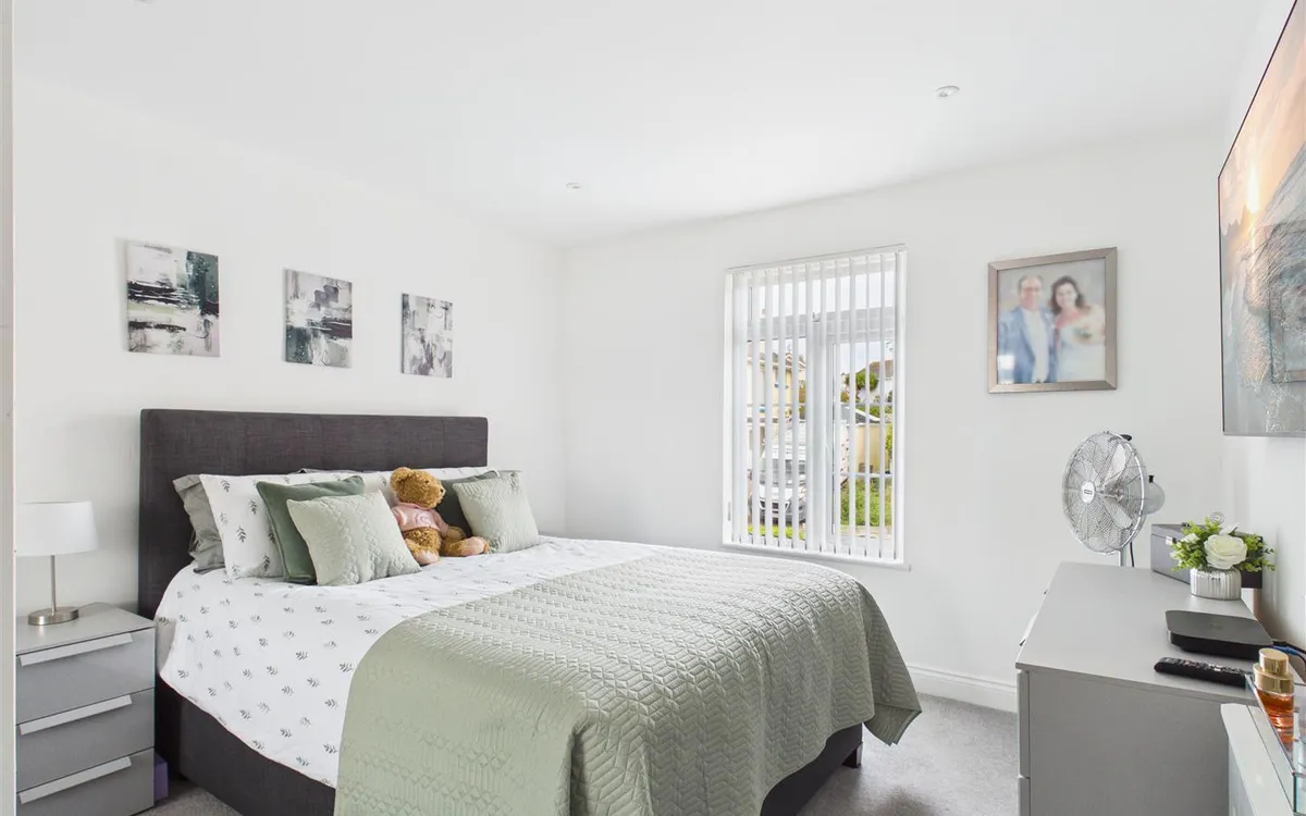 Palace drive st saviour 34599068 cam05512 g0 pr0046 still002