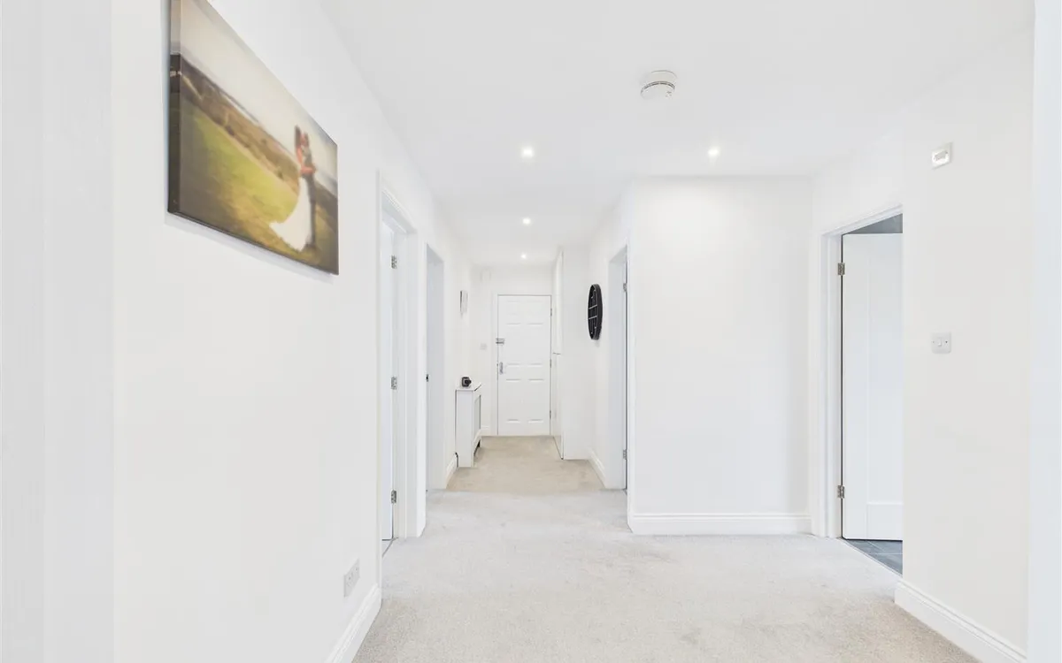 Palace drive st saviour 34599068 cam05512 g0 pr0046 still006