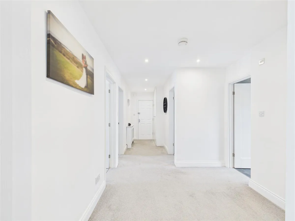 Palace drive st saviour 34599068 cam05512 g0 pr0046 still006