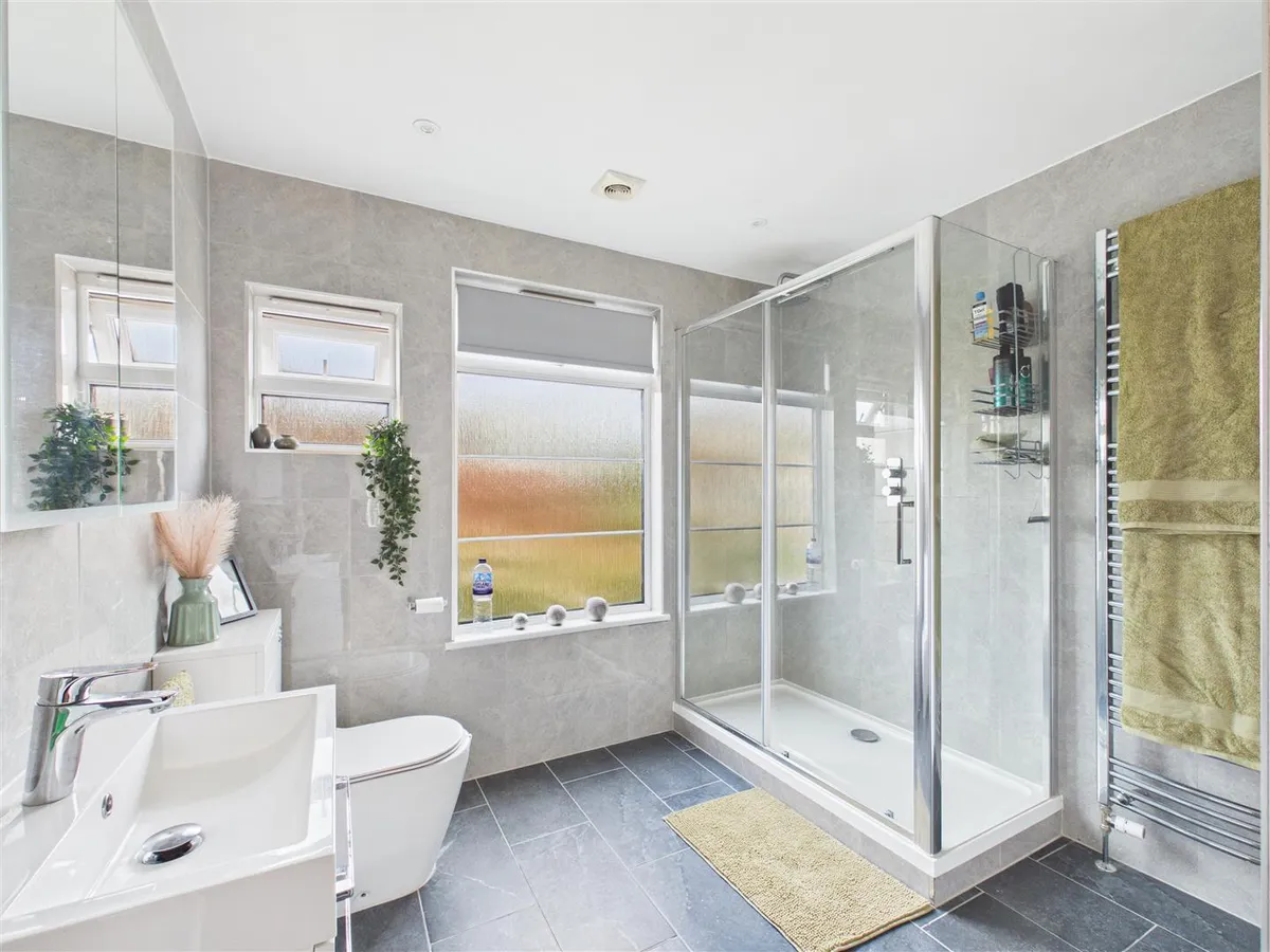 Palace drive st saviour 34599068 cam05512 g0 pr0046 still004