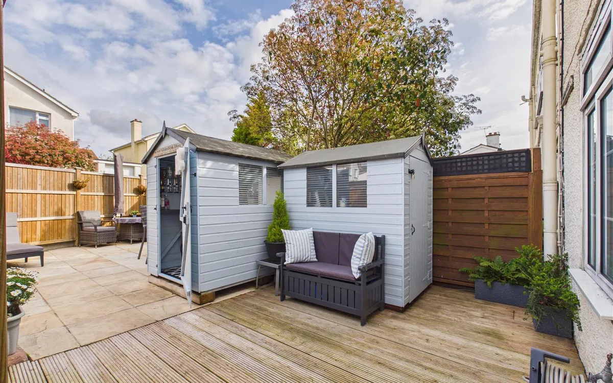 Palace drive st saviour 34599068 cam05512 g0 pr0046 still015