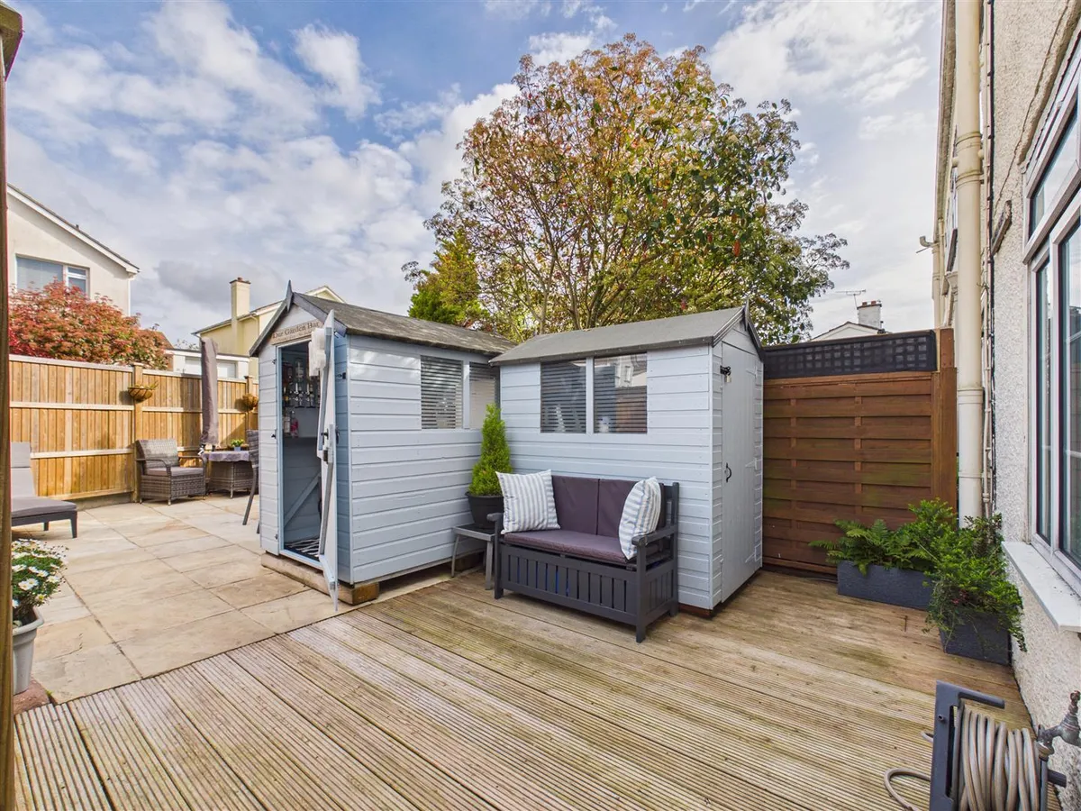 Palace drive st saviour 34599068 cam05512 g0 pr0046 still015