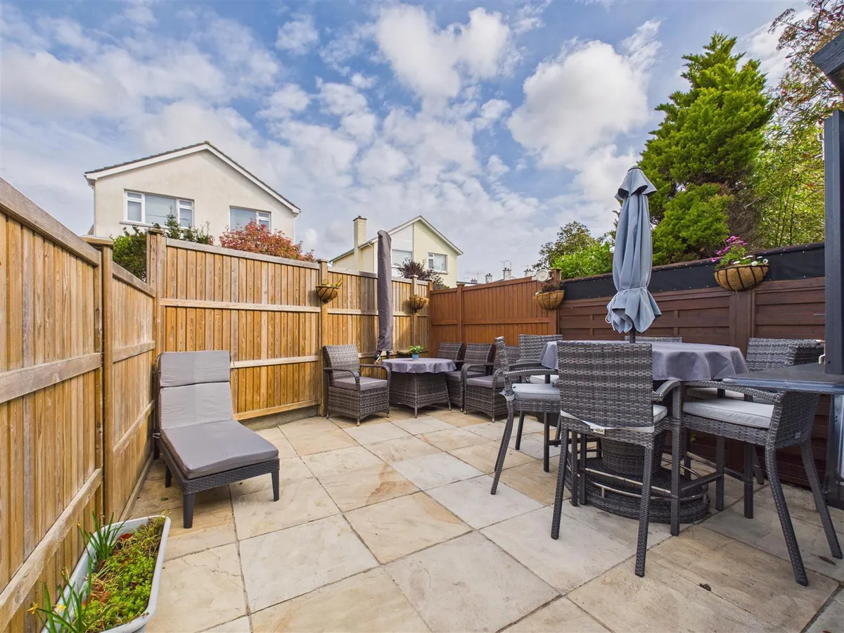 Palace drive st saviour 34599068 cam05512 g0 pr0046 still010