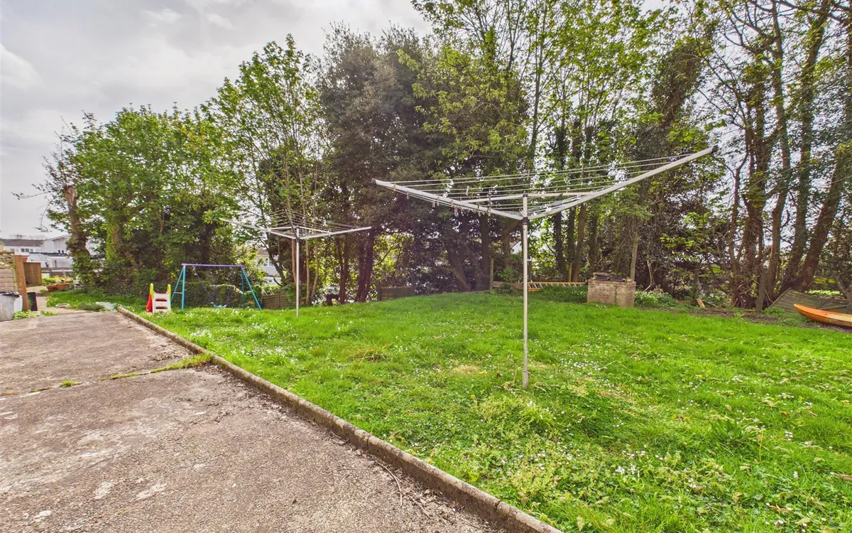 Palace drive st saviour 34599068 cam05512 g0 pr0046 still017