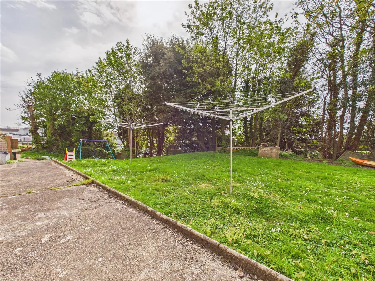 Palace drive st saviour 34599068 cam05512 g0 pr0046 still017