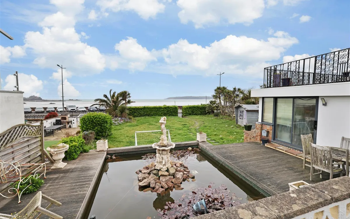 La route de st aubin st helier 34603075 ei8 a2217