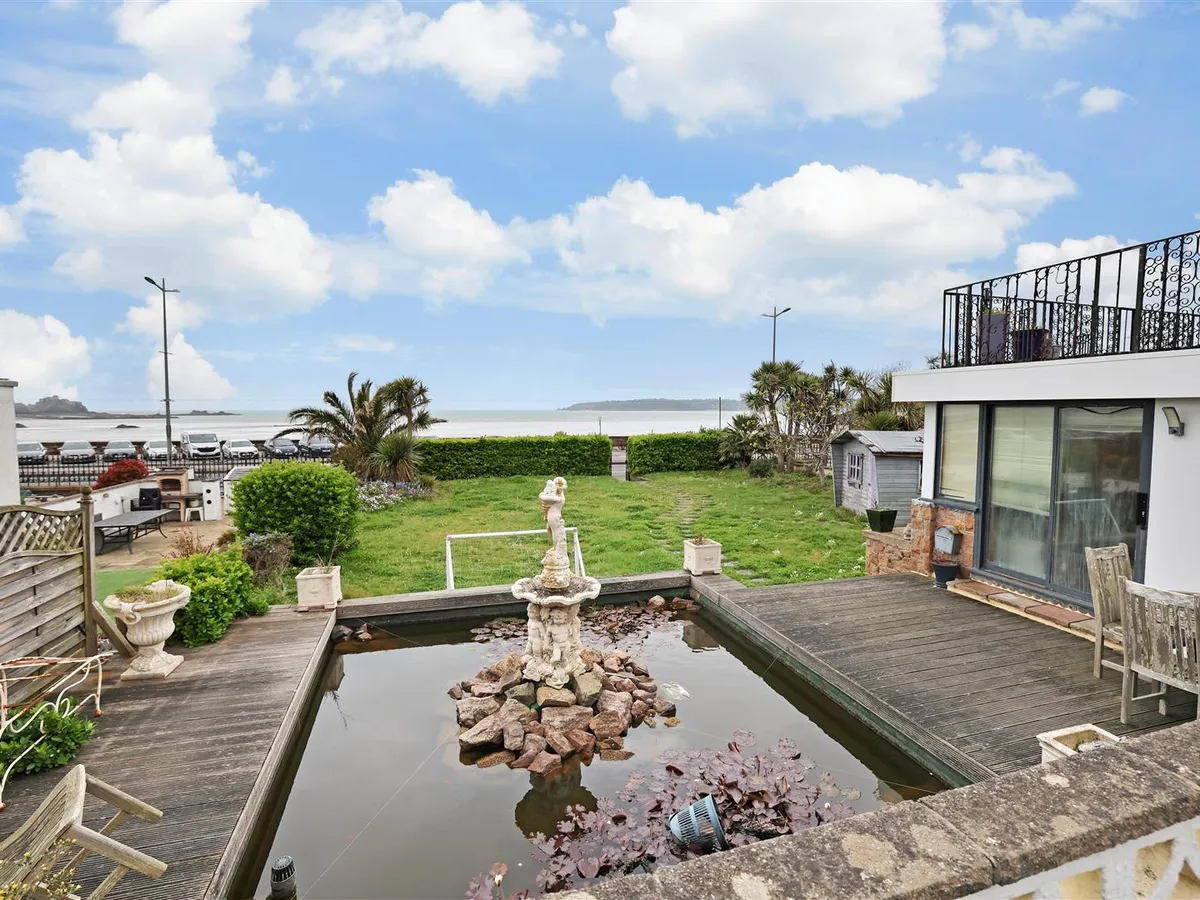 La route de st aubin st helier 34603075 ei8 a2217