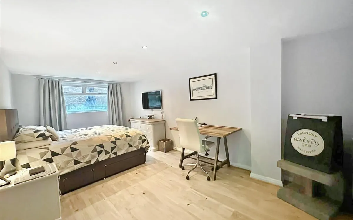 La route de st aubin st helier 34603075 1f6159ab 1971 4865 9b63 d7da2519d3fd