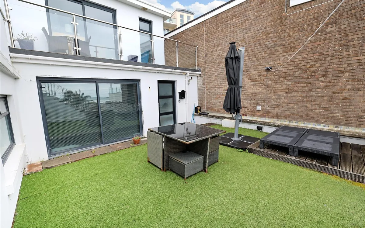 La route de st aubin st helier 34603075 ei8 a2216