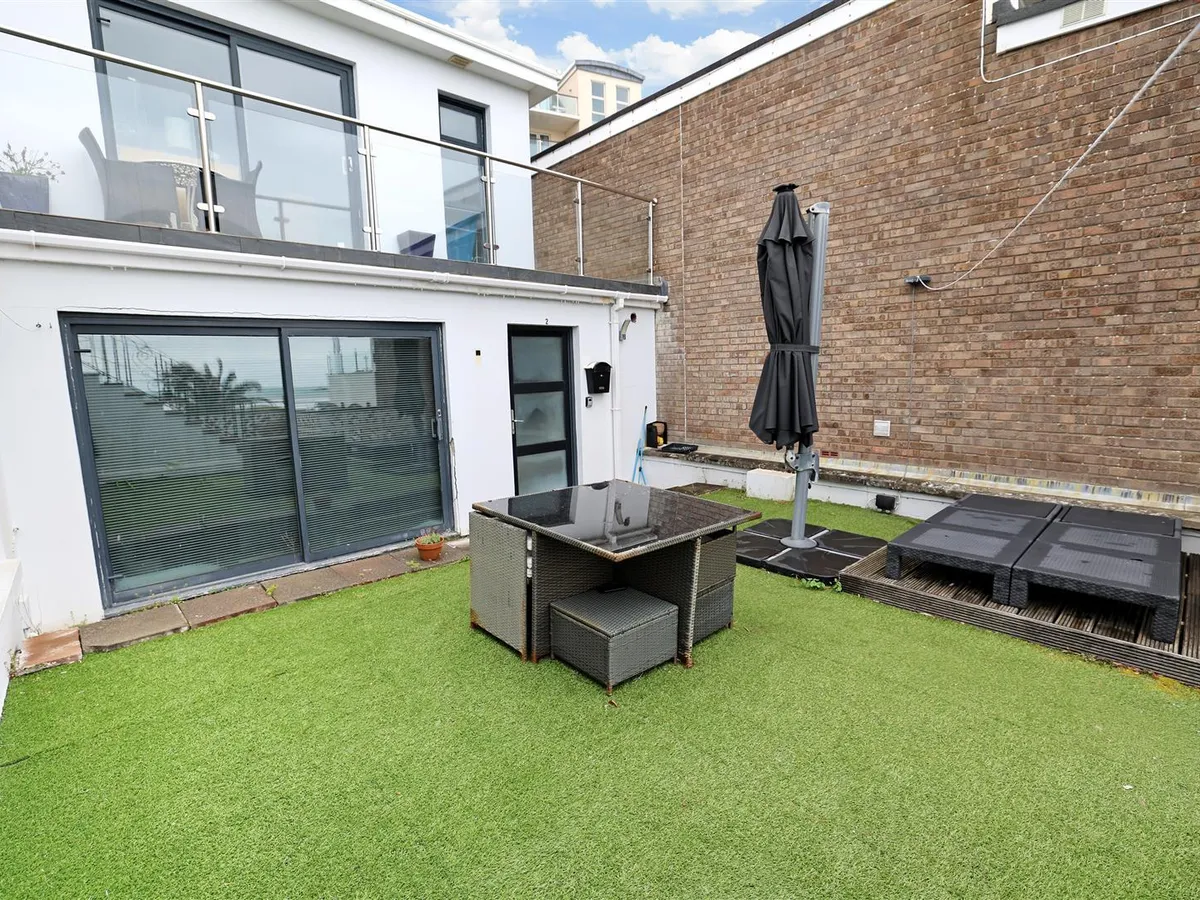 La route de st aubin st helier 34603075 ei8 a2216