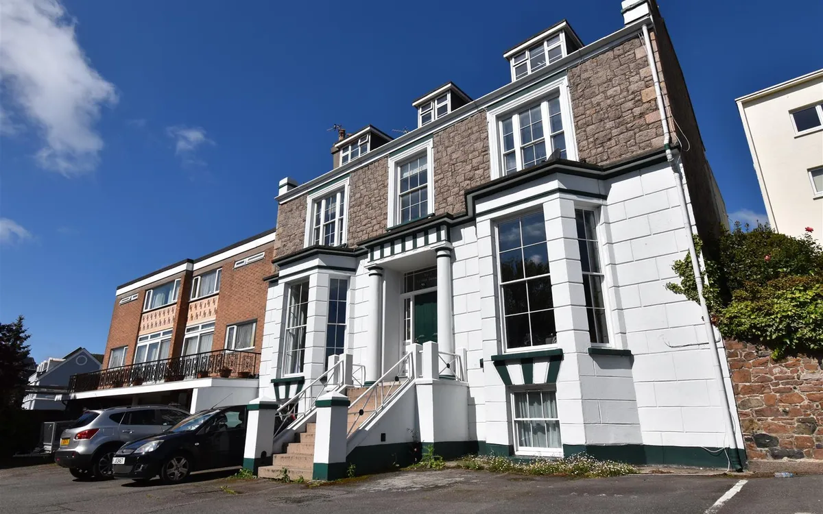 Rouge bouillon st helier 34603077 dsc 0827