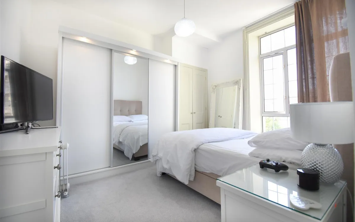 Rouge bouillon st helier 34603077 dsc 0011