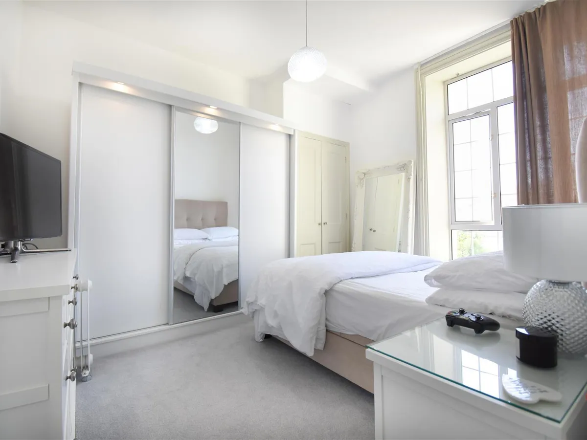 Rouge bouillon st helier 34603077 dsc 0011