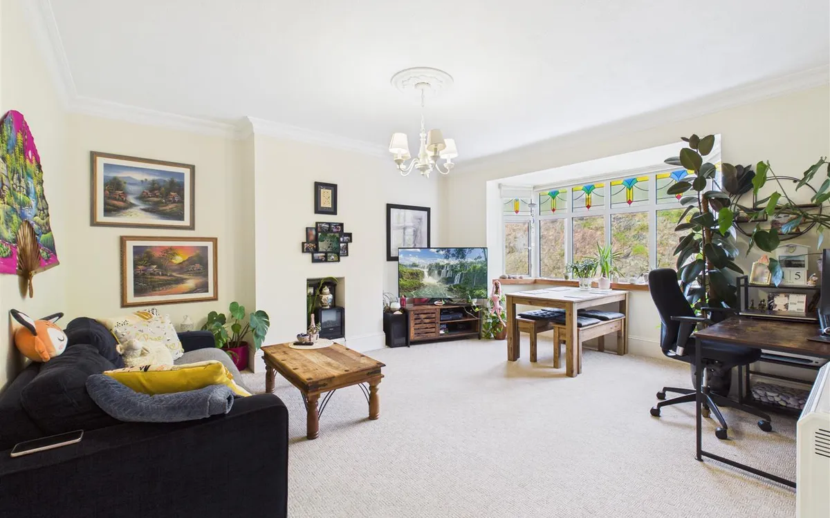 Regent road 34608627 cam05512 g0 pr0047 still002