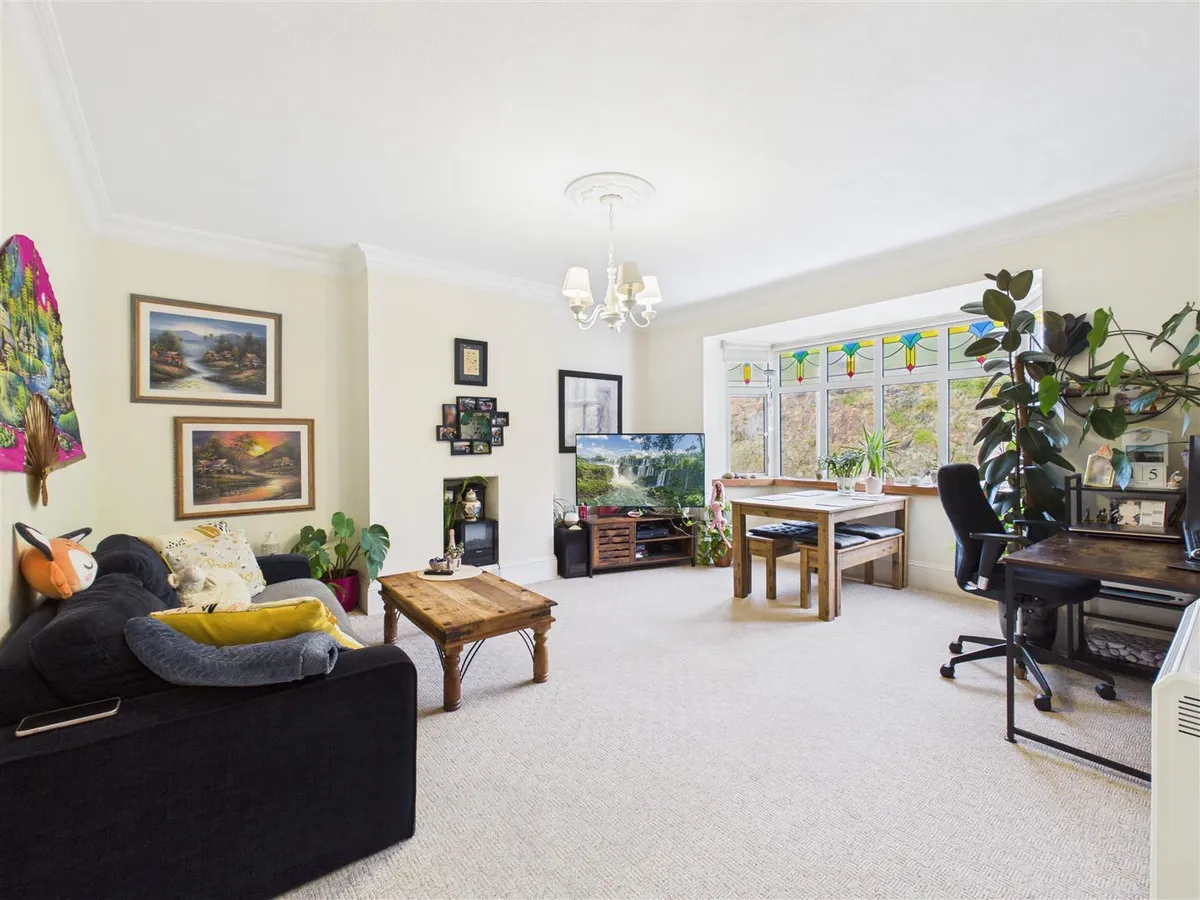 Regent road 34608627 cam05512 g0 pr0047 still002