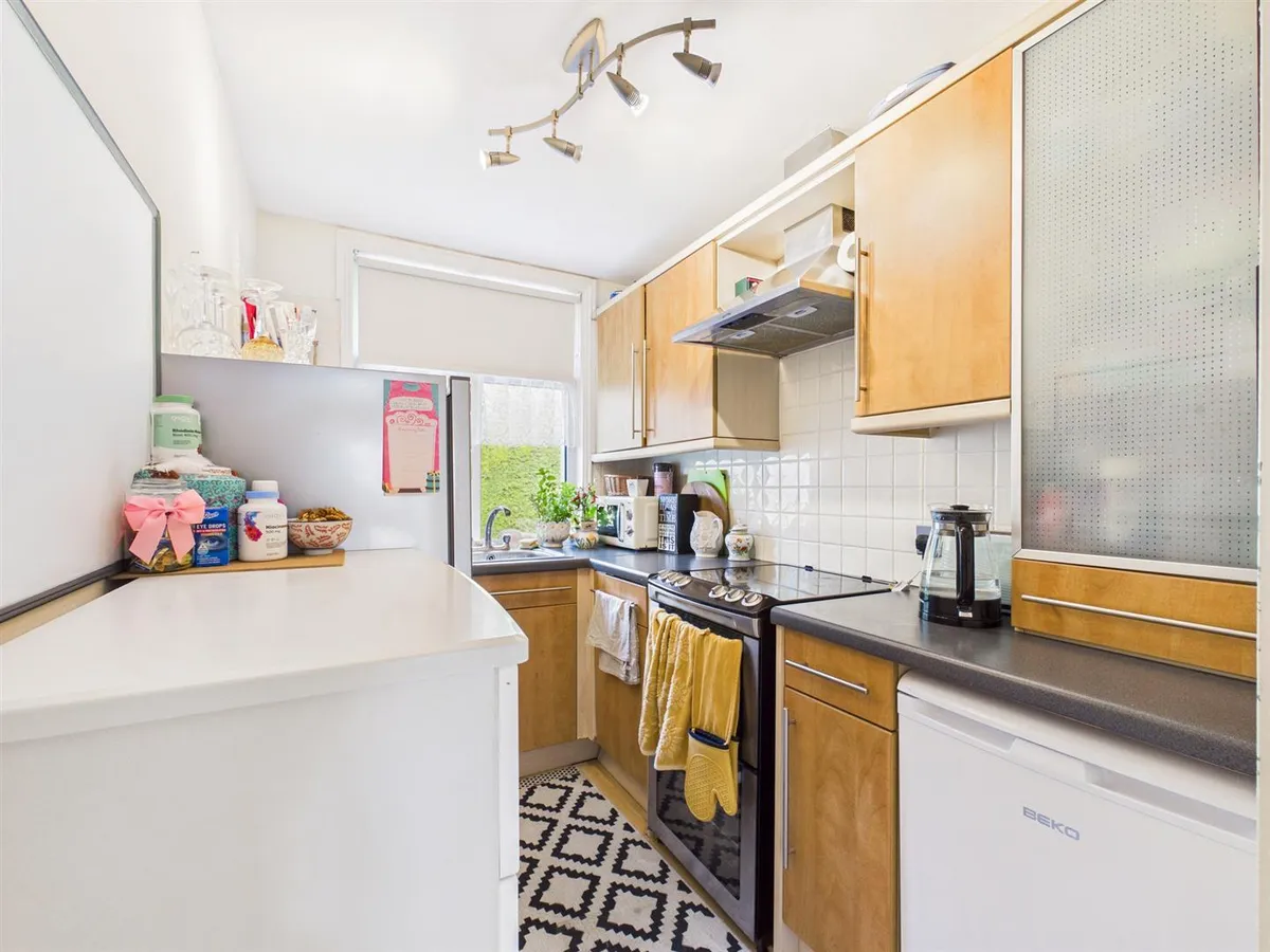 Regent road 34608627 cam05512 g0 pr0047 still009