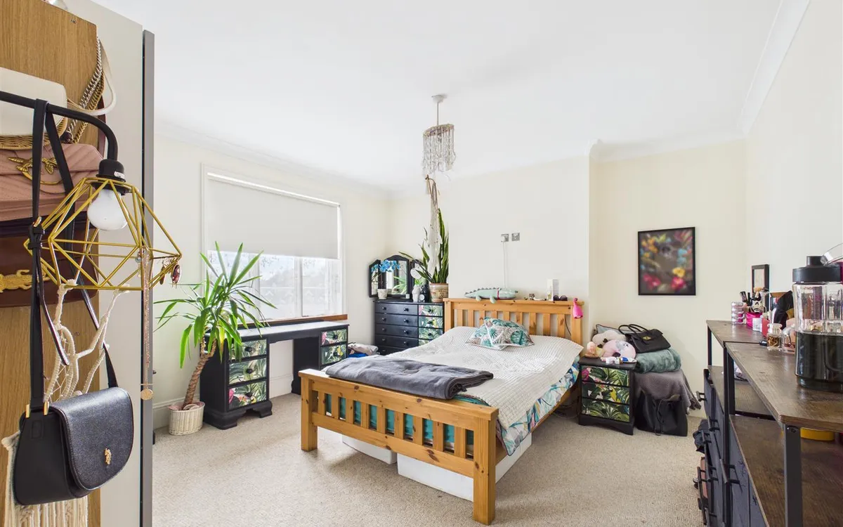 Regent road 34608627 cam05512 g0 pr0047 still004