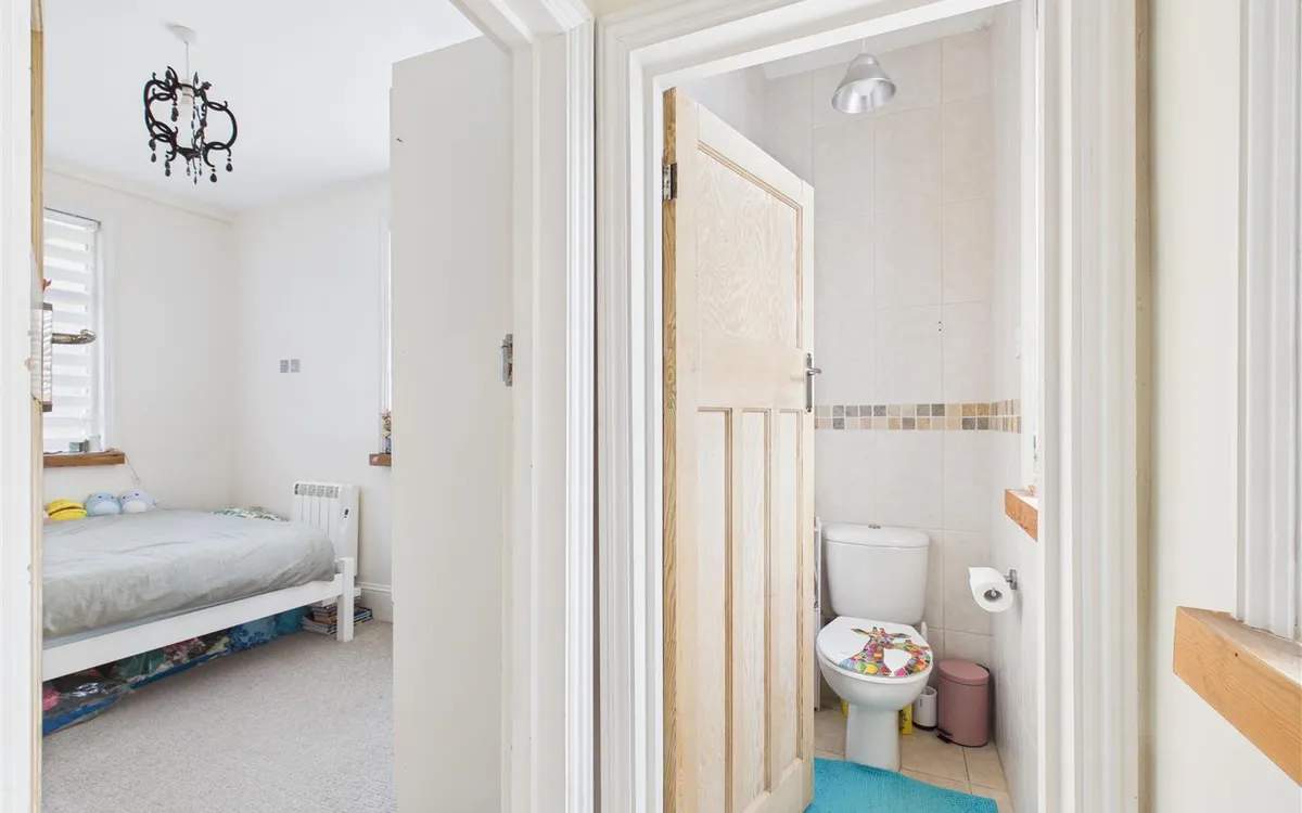 Regent road 34608627 cam05512 g0 pr0047 still006