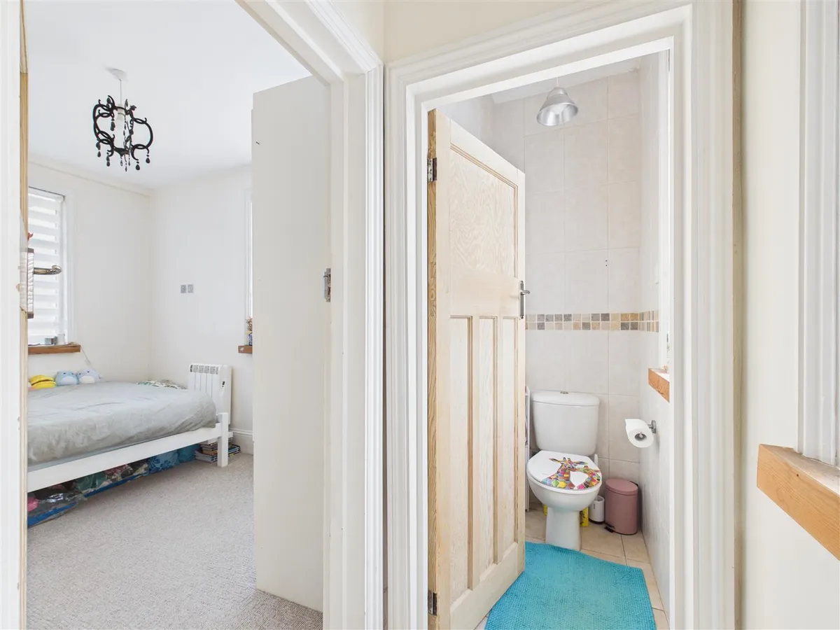 Regent road 34608627 cam05512 g0 pr0047 still006