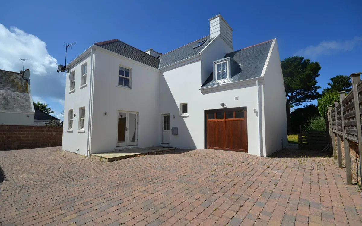 La rue du pontlietaut st clement 34612407 123 163 3750 b