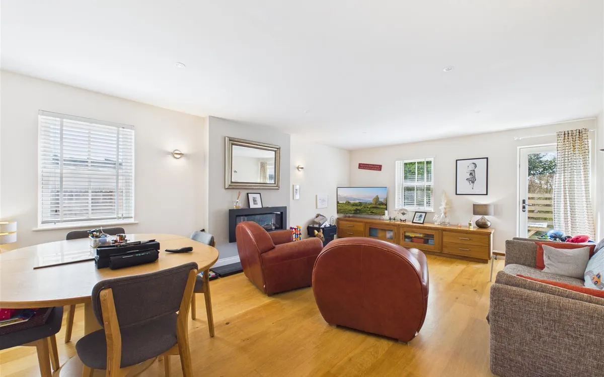 La rue du pontlietaut st clement 34612407 cam05512 g0 pr0048 still003