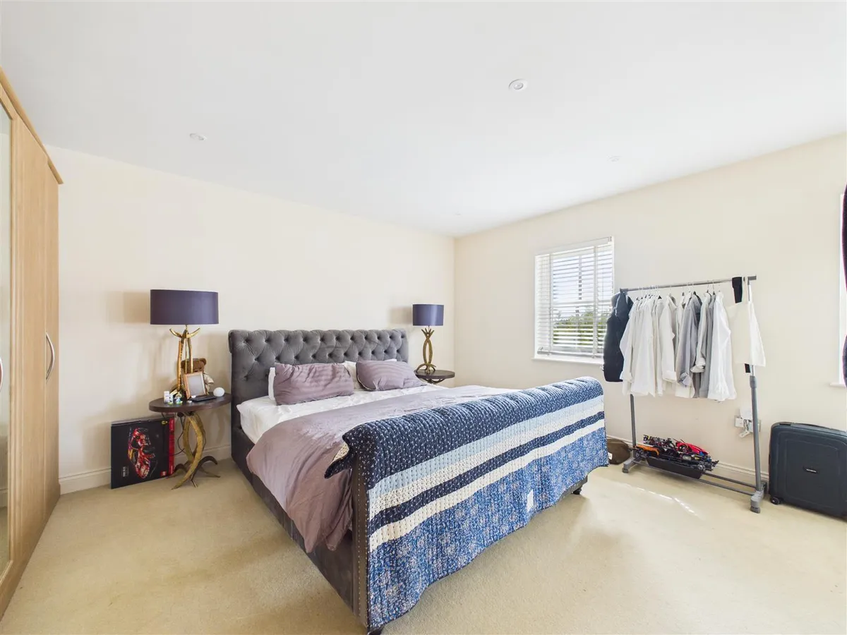 La rue du pontlietaut st clement 34612407 cam05512 g0 pr0048 still012