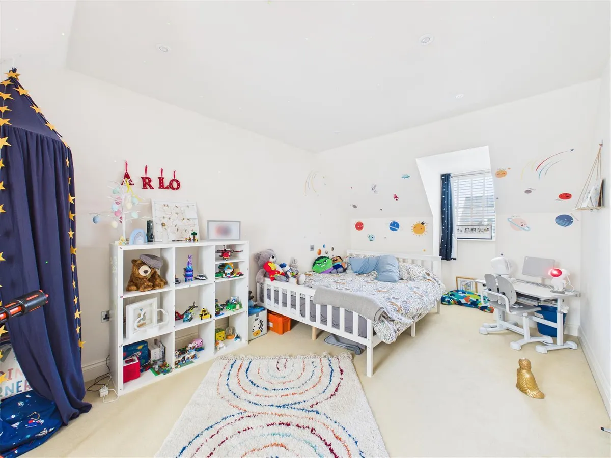 La rue du pontlietaut st clement 34612407 cam05512 g0 pr0048 still016