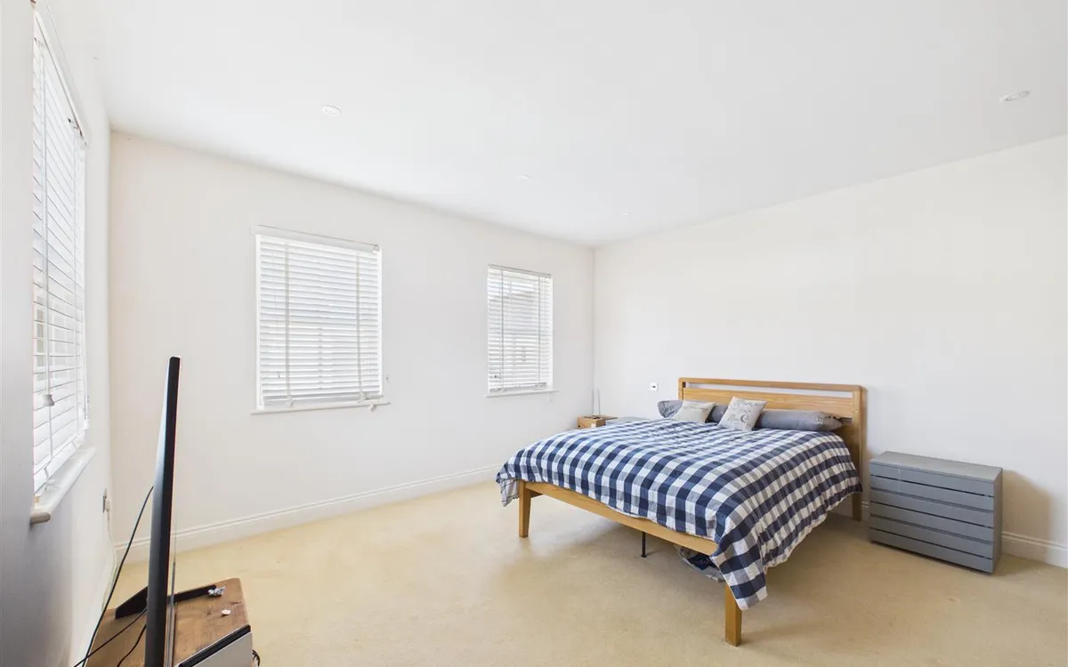 La rue du pontlietaut st clement 34612407 cam05512 g0 pr0048 still016