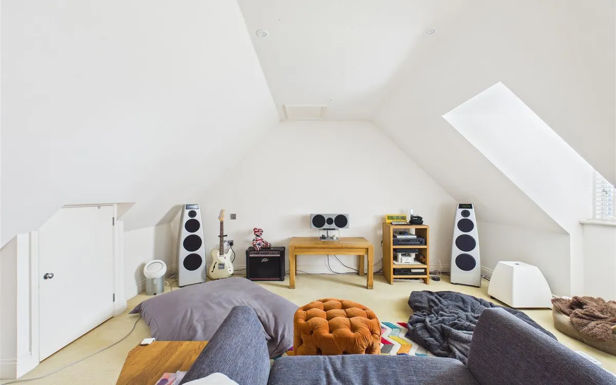 La rue du pontlietaut st clement 34612407 cam05512 g0 pr0048 still019