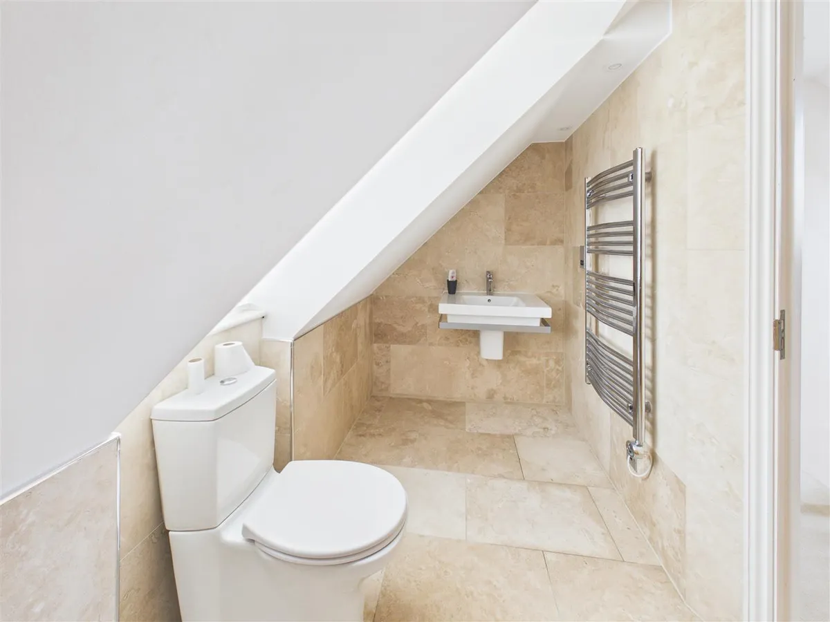 La rue du pontlietaut st clement 34612407 cam05512 g0 pr0048 still017