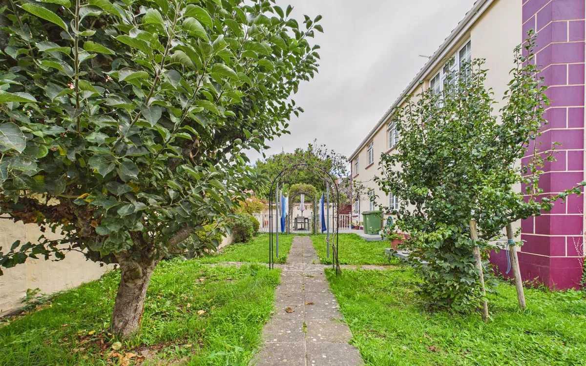 La rue du hocq st clement 34948075 cam05512 g0 pr0071 still015