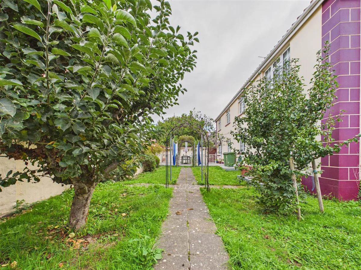 La rue du hocq st clement 34948075 cam05512 g0 pr0071 still015