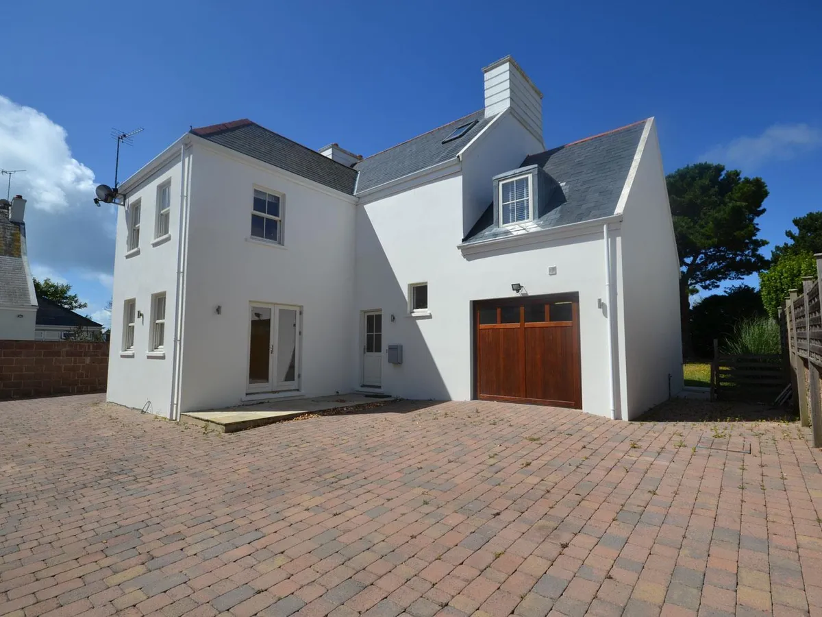 La rue du pontlietaut st clement 34612407 cam05512 g0 pr0048 build01