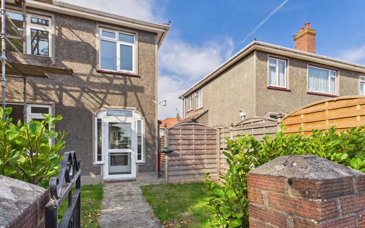 Bagatelle road st saviour 34924485 cam05512 g0 pr0074 still010